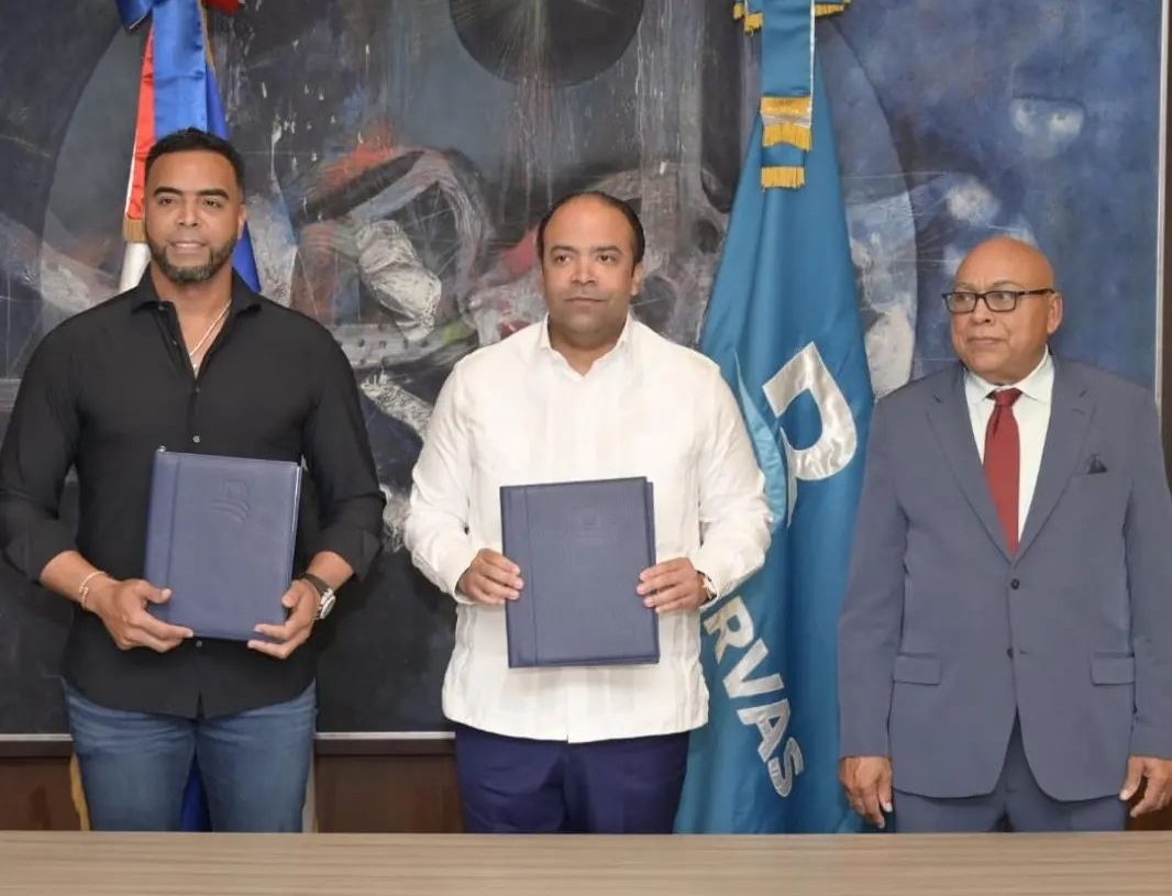Nelson Cruz se convierte en embajador de Banreservas