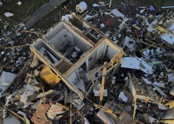 El sur y sureste de EEUU en alerta máxima por tornados; Biden declara «zona de desastre»