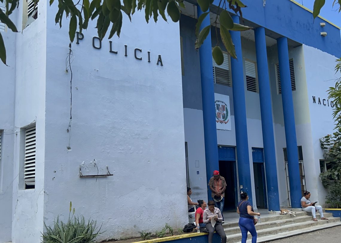 Apresan dos personas acusadas de maltratos físicos a hijas menores en Montecristi