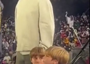 Piqué lleva a sus hijos al trabajo y sus reacciones se hacen virales