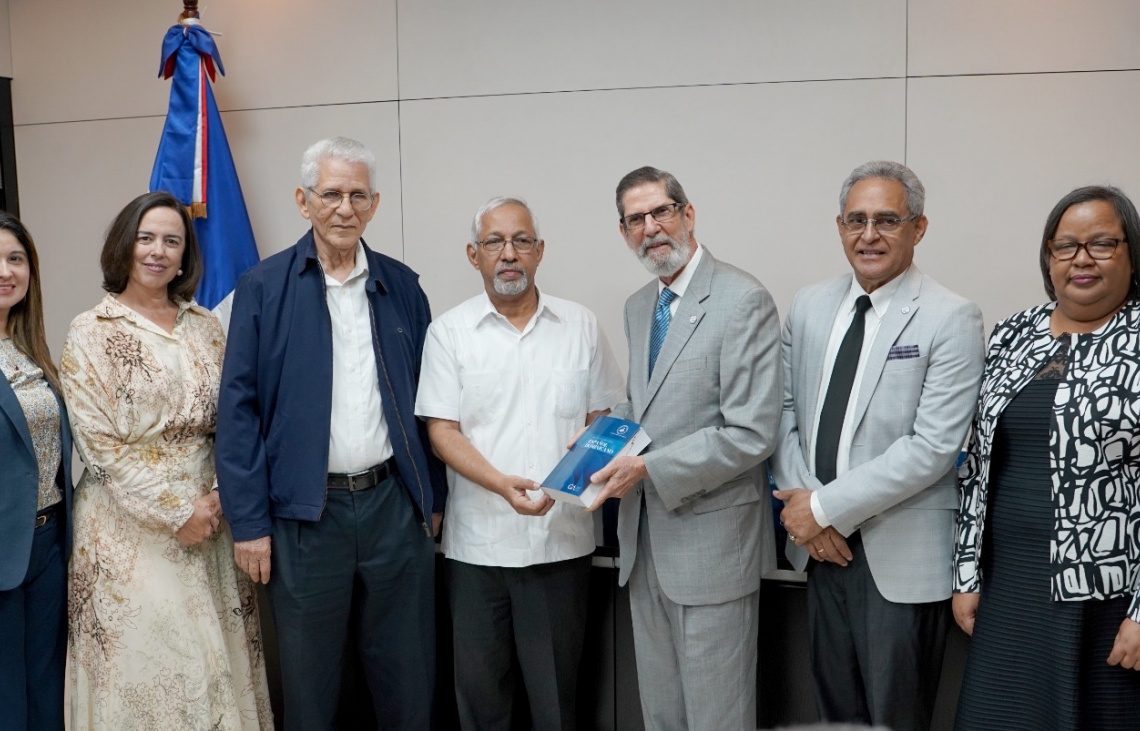 MINERD recibe 1,250 ejemplares del Diccionario del Español Dominicano