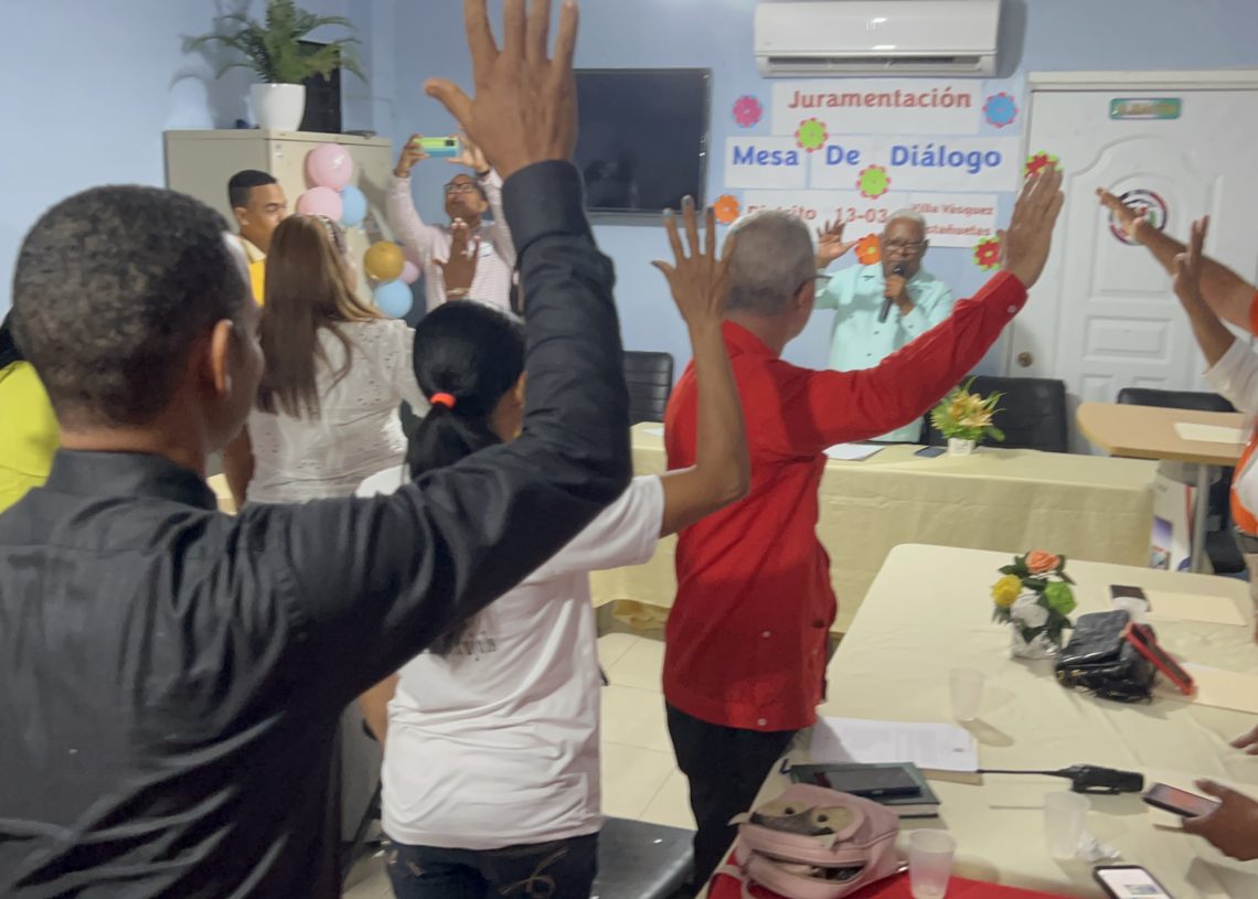 Juramentan Mesa de Diálogo Distrito Educativo 13-03 de Villa Vasquéz