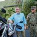 Director de Autoridad Portuaria Dominicana entrega motores al Ejército para reforzar vigilancia fronteriza