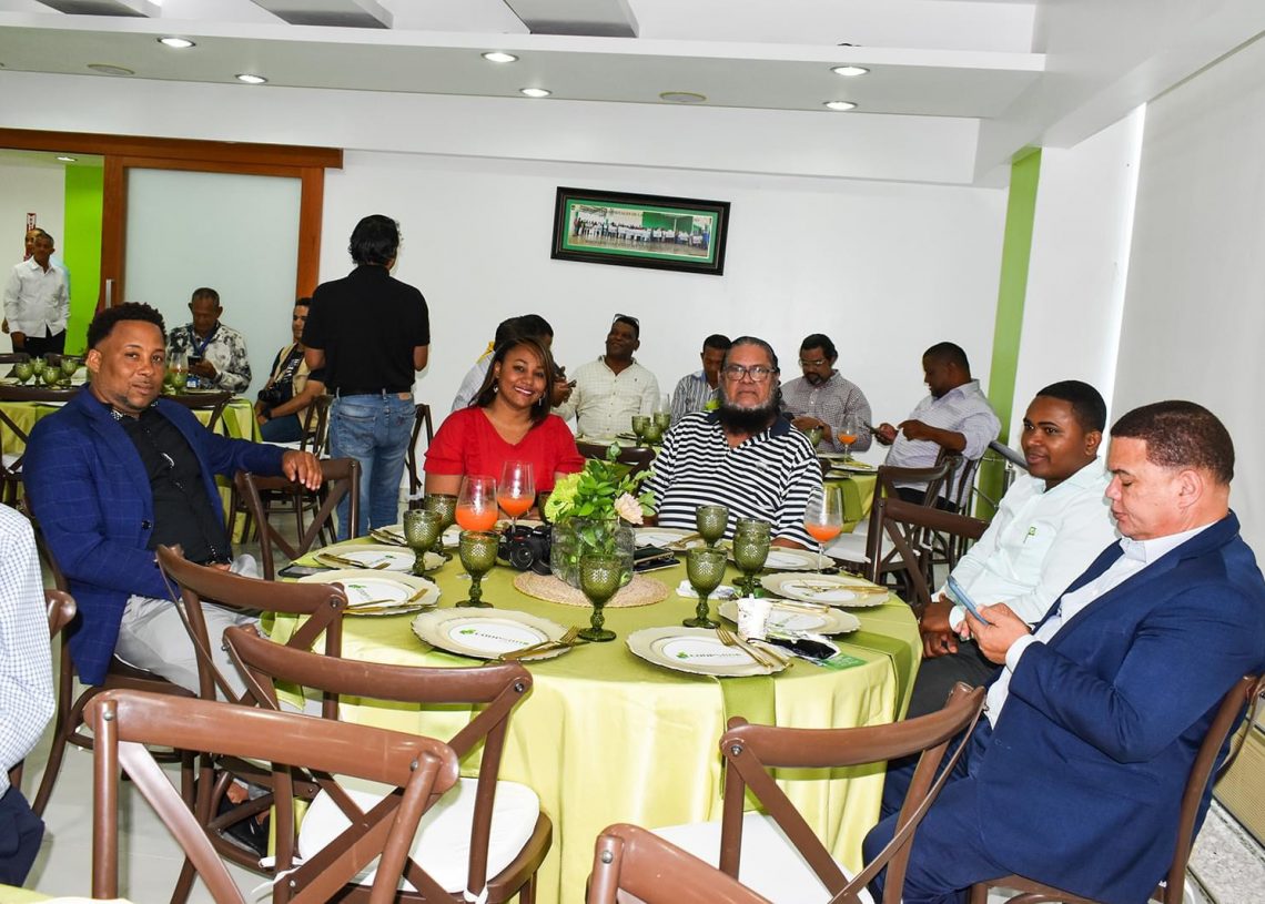 COOPSANO REALIZA ENCUENTRO SOCIAL CON GREMIOS Y SINDICATOS DE LA PRENSA DE MONTECRISTI