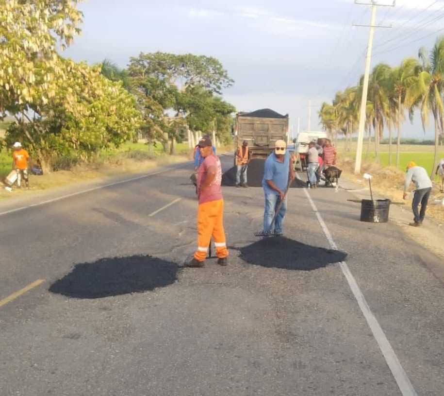 En Montecristi anuncian bacheo asfáltico de la autopista Duarte