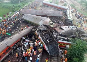 ¡Enorme tragedia!… Unos 300 muertos y un millar de heridos en múltiple accidente de trenes en la India