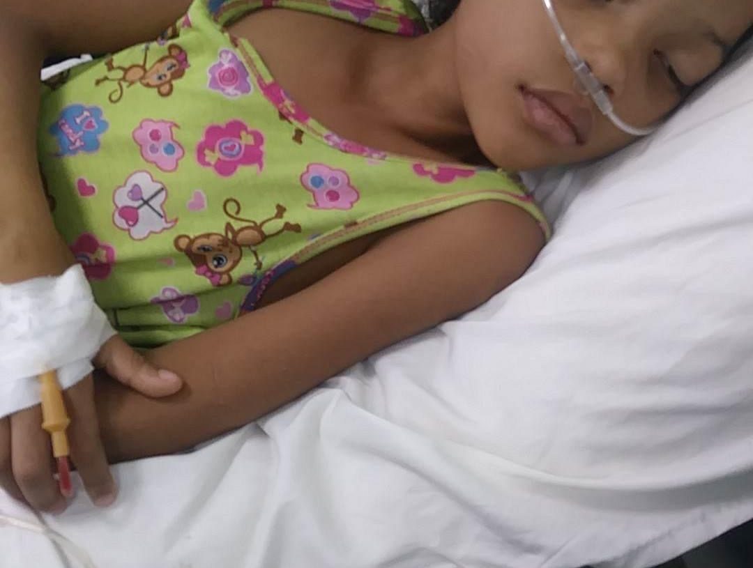 Esta niña necesita de su ayuda, le dio un derrame cerebral