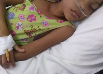 Esta niña necesita de su ayuda, le dio un derrame cerebral