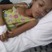 Esta niña necesita de su ayuda, le dio un derrame cerebral