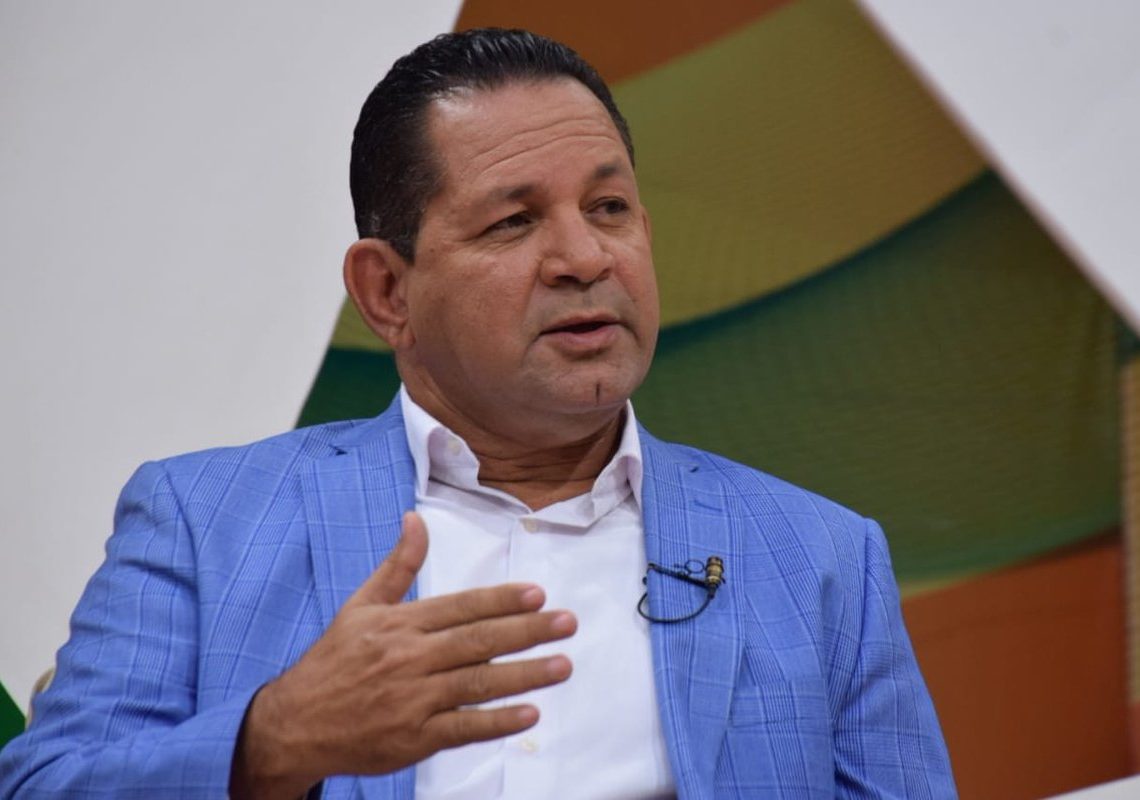 Tito Bejaran, miembro del comité político PLD pide oren por su salud