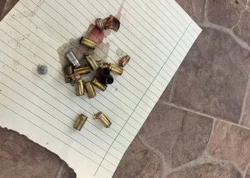 CASQUILLOS RECOLECTADOS EN ESCENA CRIMEN DE UN JOVEN ESTA TARDE EN MONTECRISTI