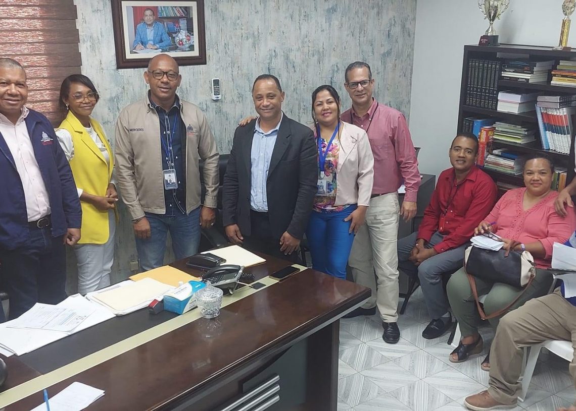 El Departamento de Participación Comunitaria de la Regional 13-00 Diseñando Estrategias para Lograr el Involucramiento Efectivo de las Familias y de la Comunidad Educativa