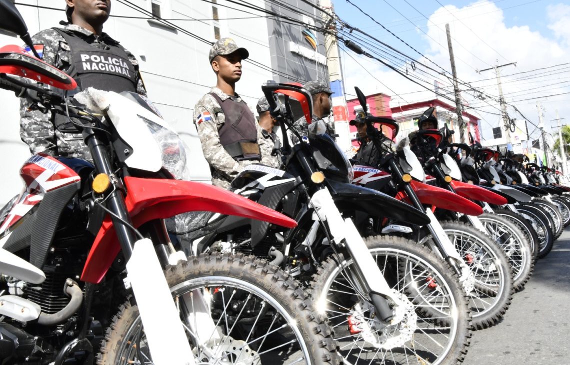 Gobierno aprueba cambios en uniformes policiales: vestirán de azul y su lema será “Proteger y Servir” en vez de «Ley y Orden»