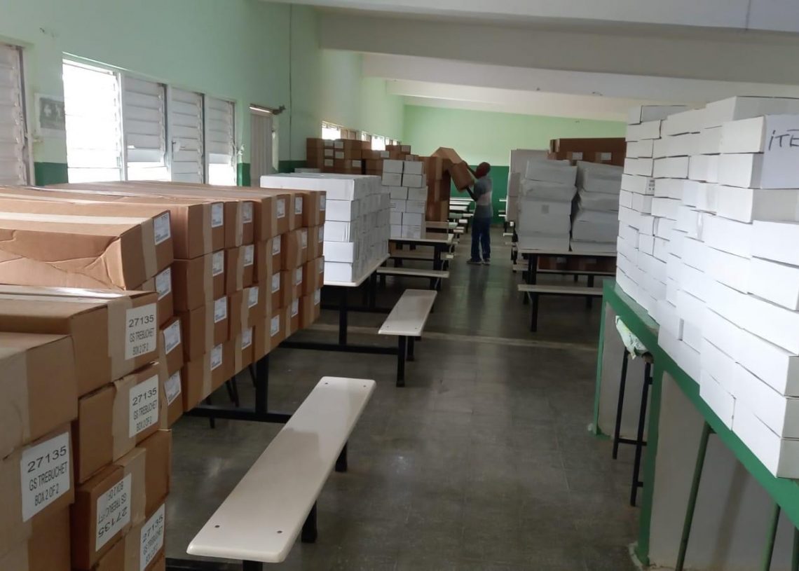Regional 13-00 de Educación Recibe Laboratorios de Ciencias