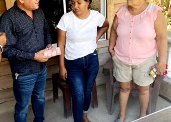 Dr. Yorman Vásquez entrega cerca de medio millón de pesos a familia de niña enferma de cáncer, tras recibir colaboración de sus seguidores
