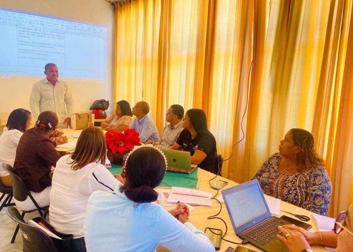 En la Regional 13-00 realizan encuentro de socialización con Técnicos Docentes de  Ciencias Sociales