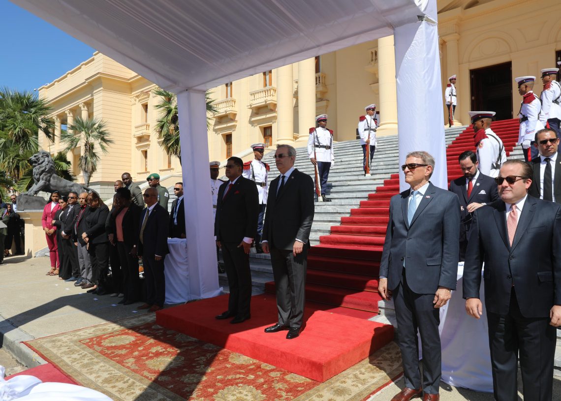 Presidente Abinader recibe su homólogo de Surinam, Chandrikapersad Santokhi en visita oficiar