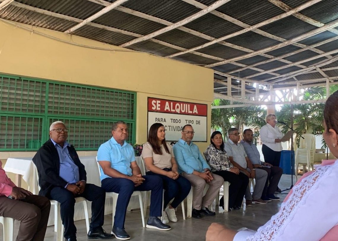 Frente Magisterial JFPG proyecta a Luis Abinader durante encuentro con ciudadanos de Valverde
