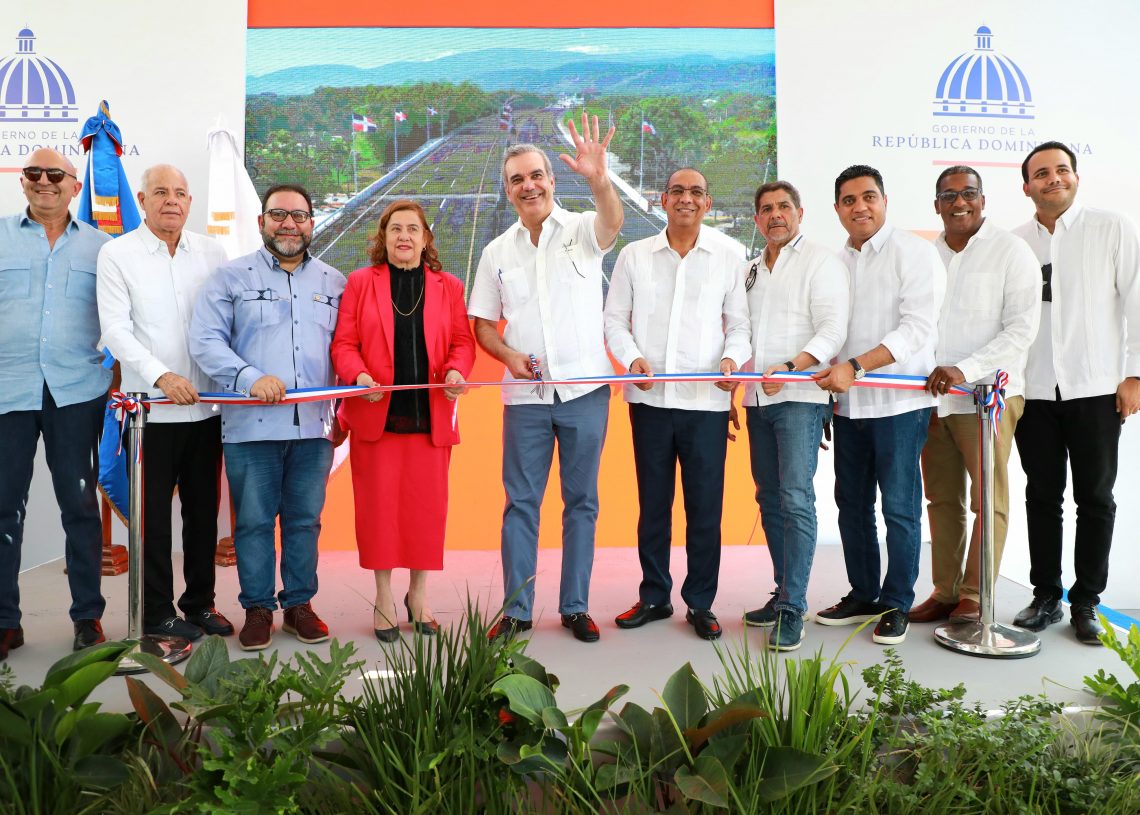 Presidente Abinader deja inaugurado el puente de Pontón en la Vega y un Liceo en Villa Altagracia