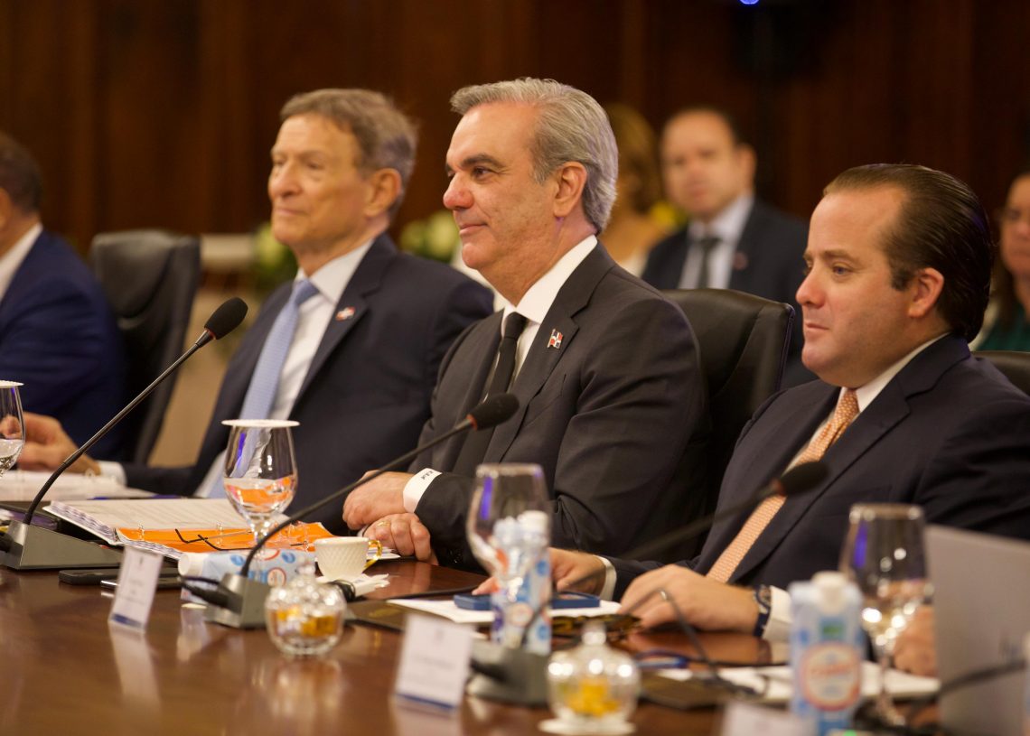 Gobierno dominicano firma con Surinam cuatro convenios trascendentales para el fortalecimiento económico del país