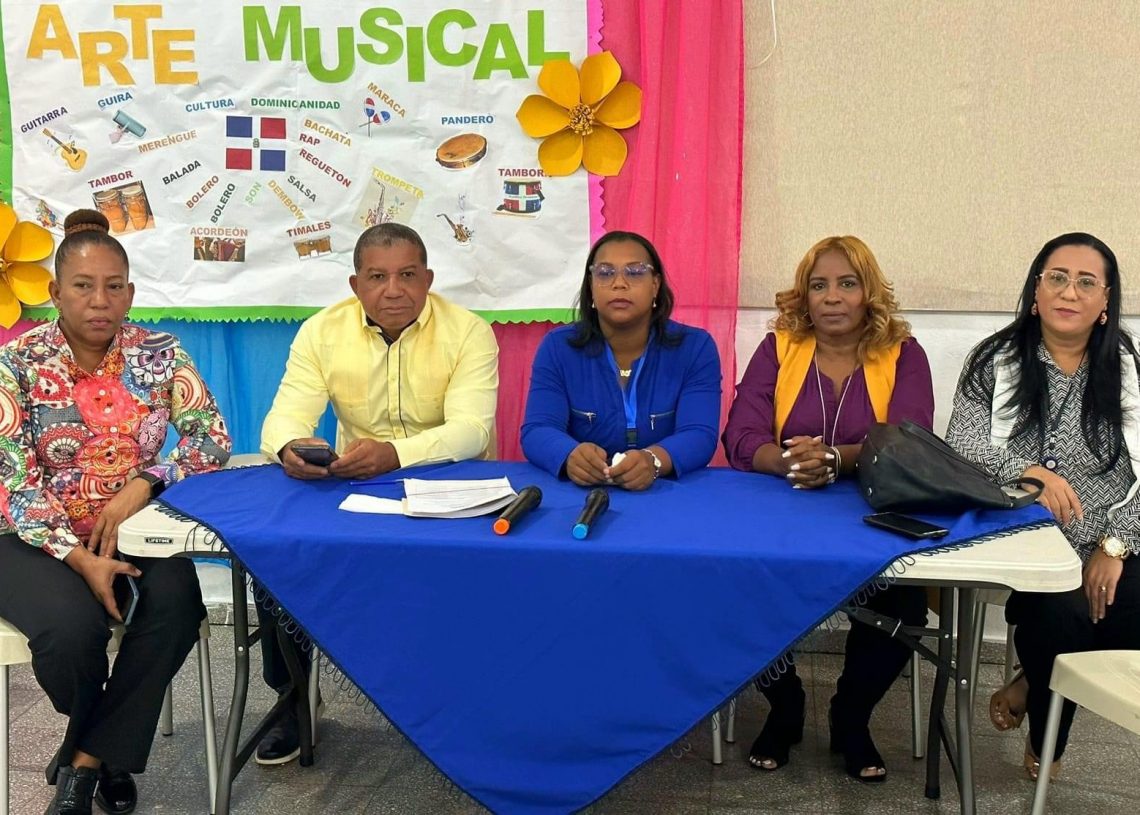 El Ministerio de Educación (MINERD) organiza un taller centrado en la Metodología del Marco Común de Evaluación CAF, el cual fue ofrecido a la Regional 13-00