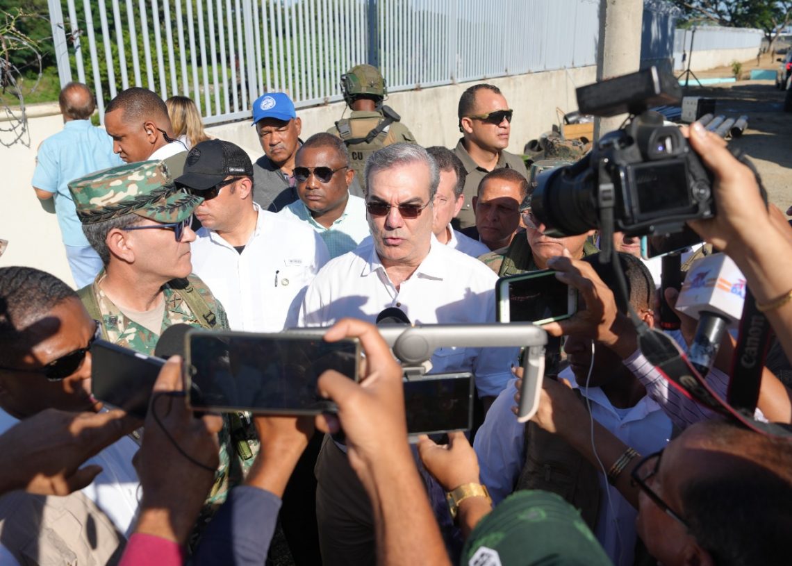 VIDEO – Presidente Abinader visita sorpresivamente la frontera esta mañana