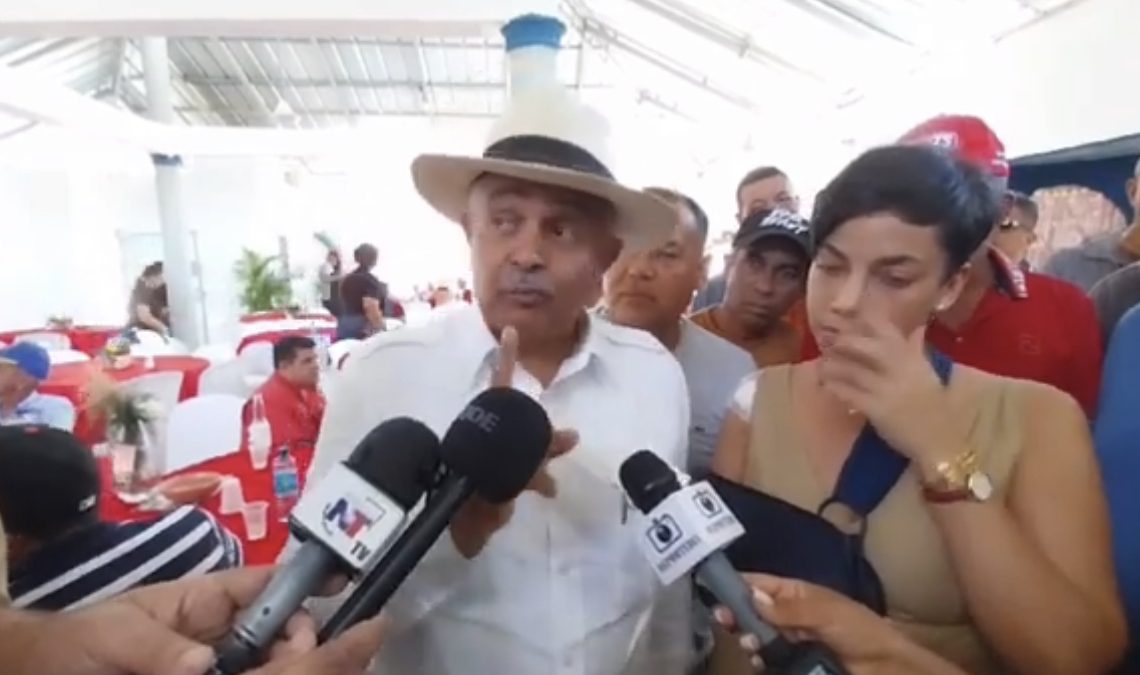 VIDEO – Gobernadora asiste a 9na Feria del Chivo y comunitarios plantean problemática de desalojos