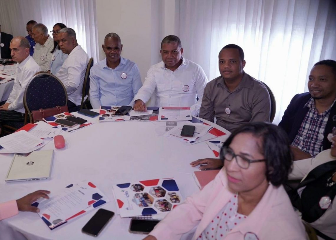 Director regional 13 asiste al encuentro de los resultados de las pruebas nacionales 2023