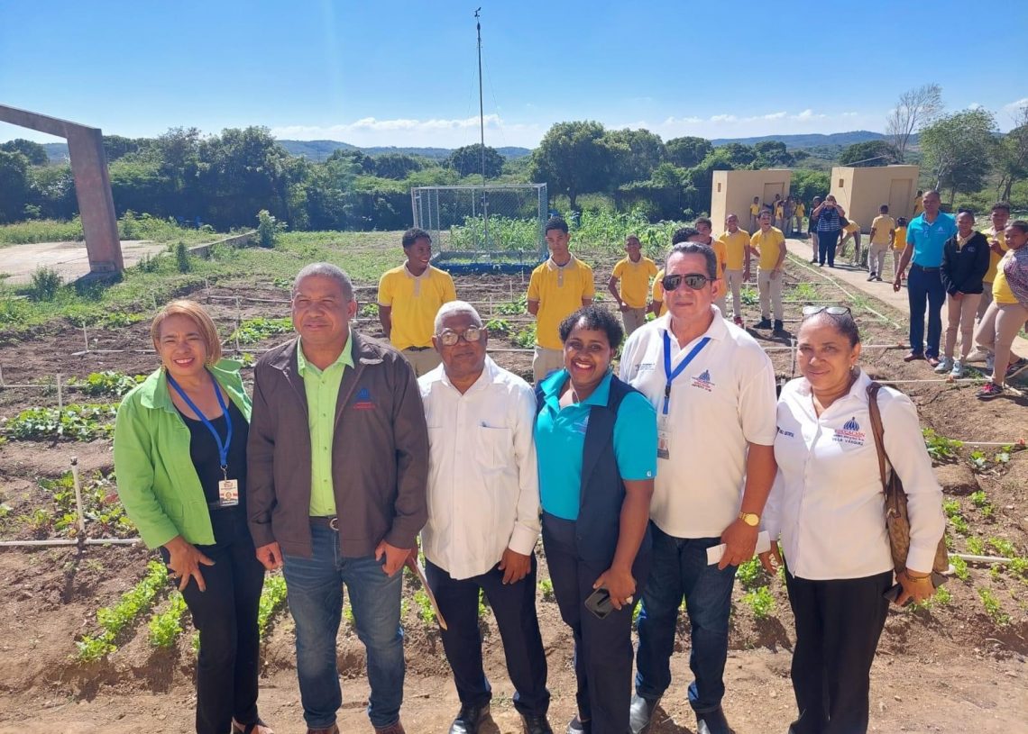 Regional de Educacion celebra el Dia de la Tierra en Montecristi