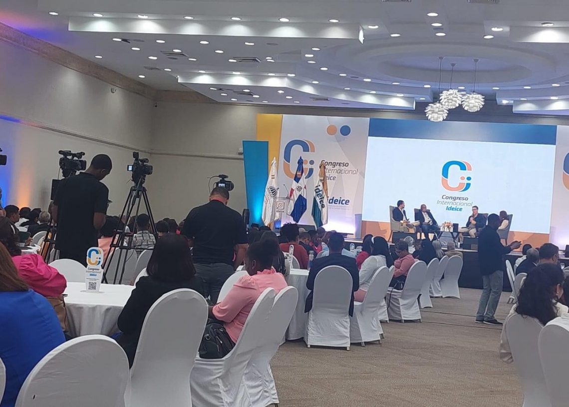 Director Regional 13 Participa en Congreso Internacional Ideice 2023