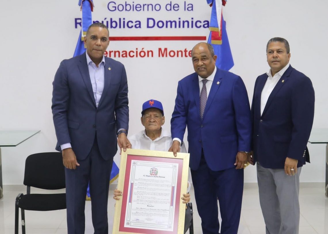 VIDEO- Senado de la República, entrega reconocimiento a Osvaldo Virgil