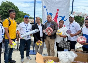 Regional 13-00 entrega Útileria Deportiva a los Centros Educativos del Programa INDÓMITA RD
