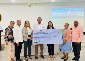 La Regional 13-00 de Educación de Montecristi Reconoce a Maestros y Centros Educativos