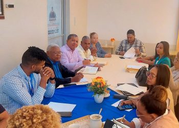Director Regional 13-00 se reúne con Directores Distritales y Contadores