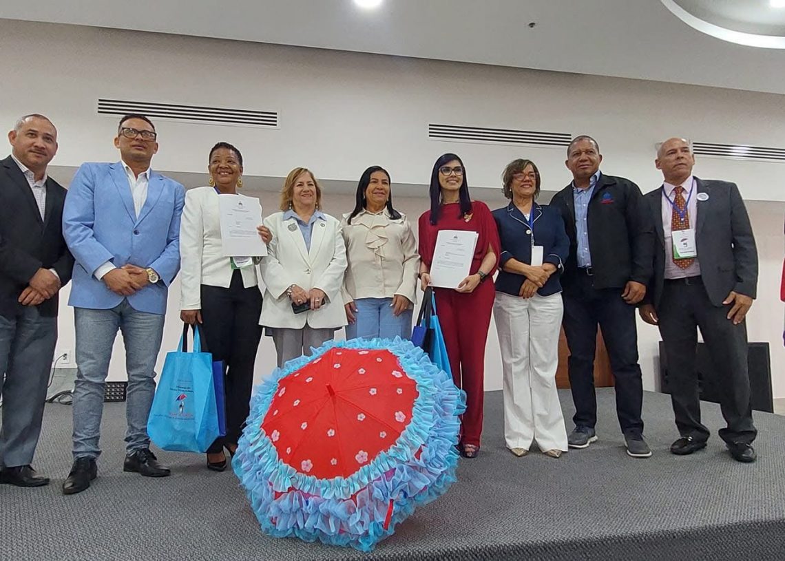 Director Regional 13-00 Participa en » Seminario Nacional de Familias 2024″