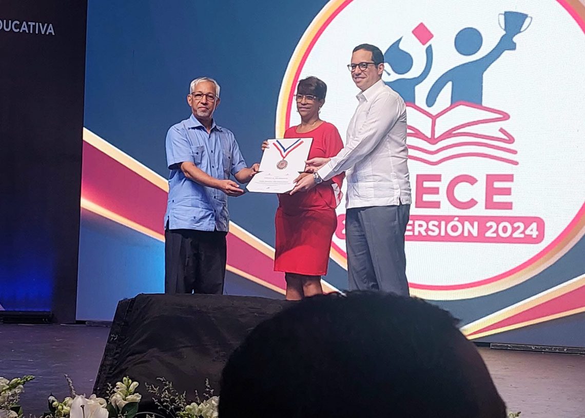 Centros Educativos de la Regional 13-00 son reconocidos durante la Segunda Versión del Premio a la Calidad Educativa