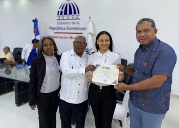 Regional 13 entrega en Montecristi certificados a colaboradores de TRAE