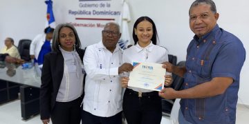 Regional 13 entrega en Montecristi certificados a colaboradores de TRAE